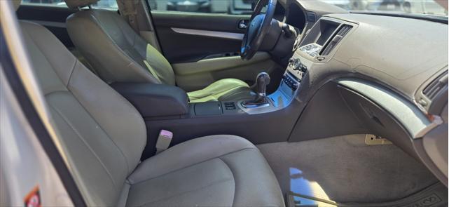 Photo of 2007 White INFINITI G35x