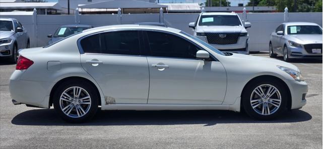 Photo of 2007 White INFINITI G35x