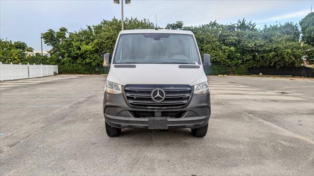 Photo of 2022 Arctic White Mercedes-Benz Sprinter 2500