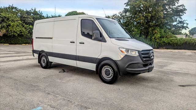 Photo of 2022 Arctic White Mercedes-Benz Sprinter 2500
