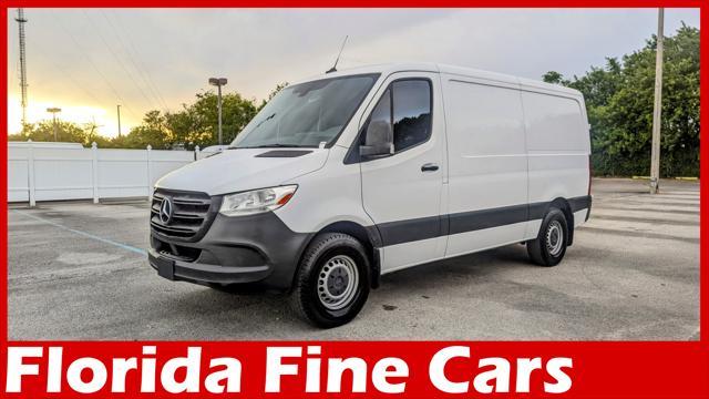 Photo of 2022 Arctic White Mercedes-Benz Sprinter 2500