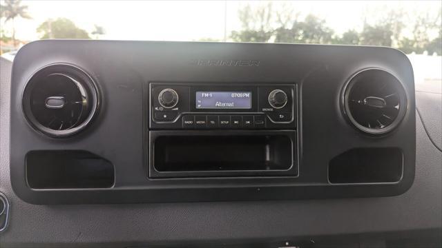 Photo of 2022 Arctic White Mercedes-Benz Sprinter 2500