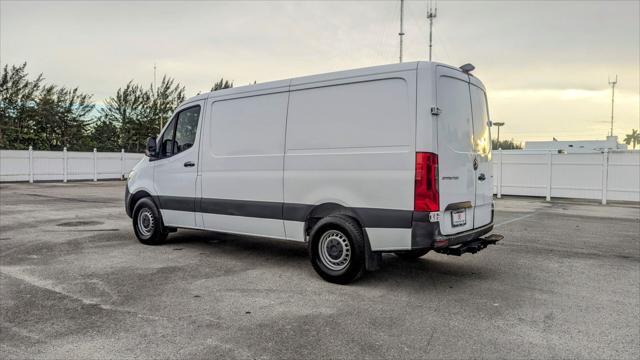 Photo of 2022 Arctic White Mercedes-Benz Sprinter 2500