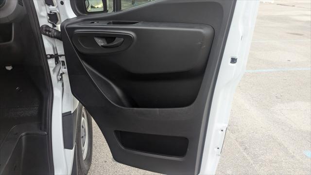 Photo of 2022 Arctic White Mercedes-Benz Sprinter 2500