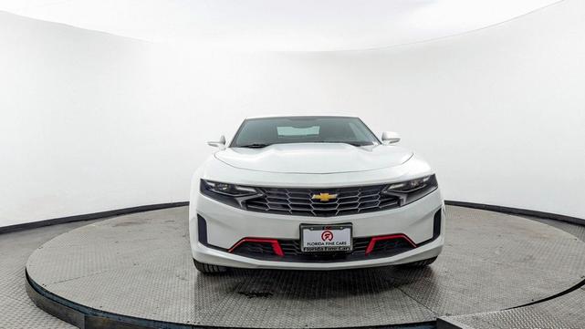 Photo of 2019 Summit White Chevrolet Camaro
