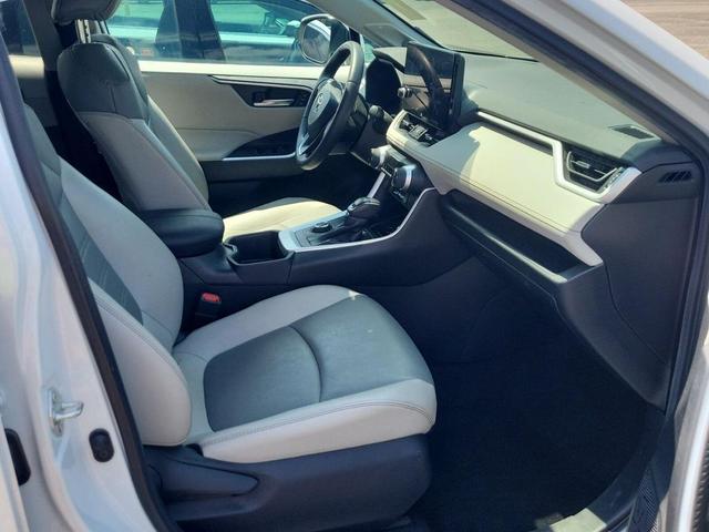 Photo of 2023 Wind Chill Pearl Toyota RAV4 Hybrid