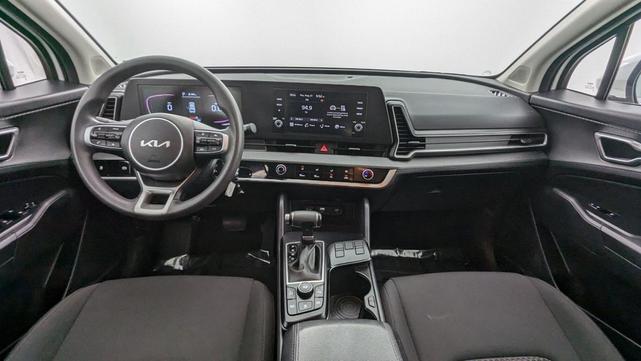 Photo of 2024 Snow White Pearl Kia Sportage