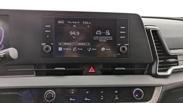 Photo of 2024 Snow White Pearl Kia Sportage