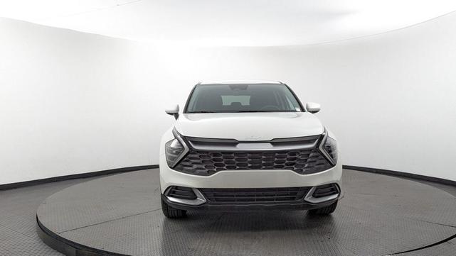 Photo of 2024 Snow White Pearl Kia Sportage