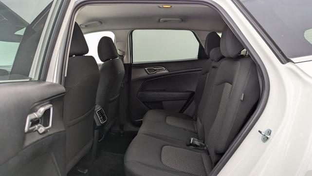 Photo of 2024 Snow White Pearl Kia Sportage