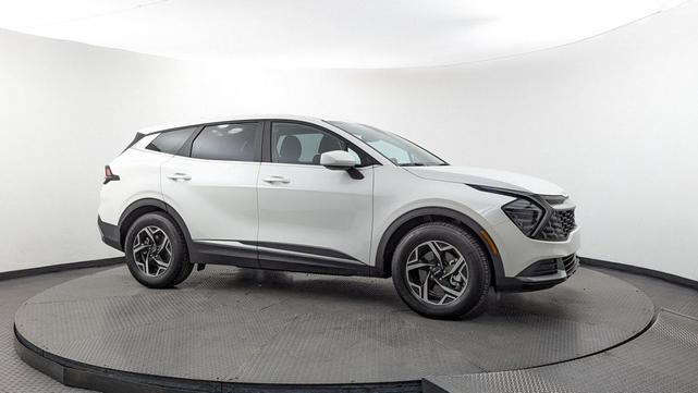 Photo of 2024 Snow White Pearl Kia Sportage