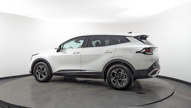Photo of 2024 Snow White Pearl Kia Sportage