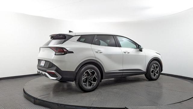 Photo of 2024 Snow White Pearl Kia Sportage