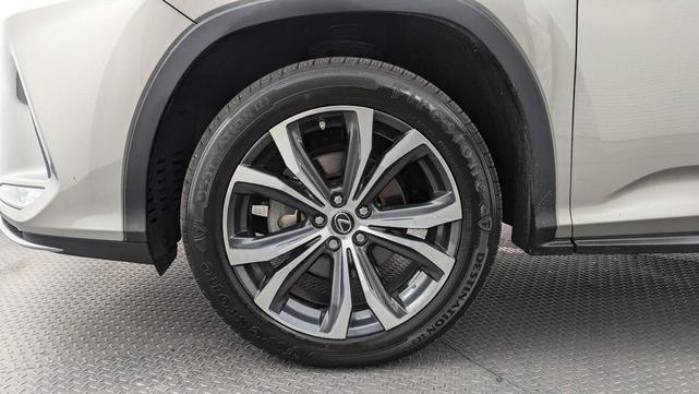 Photo of 2022 Atomic Silver Lexus RX 350