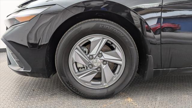 Photo of 2024 Abyss Black Hyundai ELANTRA
