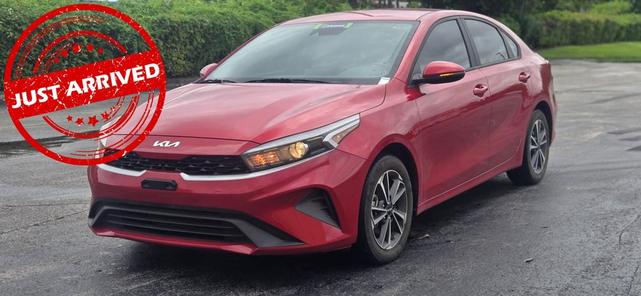 Photo of 2023 Currant Red Kia Forte