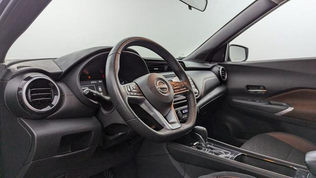 Photo of 2024 Super Black Nissan Kicks