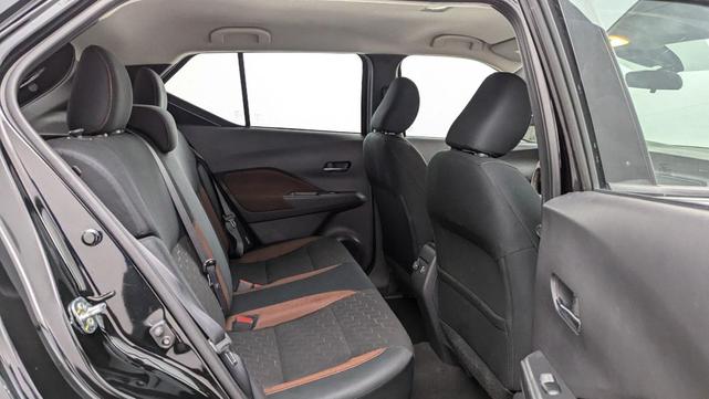 Photo of 2024 Super Black Nissan Kicks