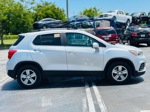 Photo of 2018 Silver Ice Metallic Chevrolet Trax