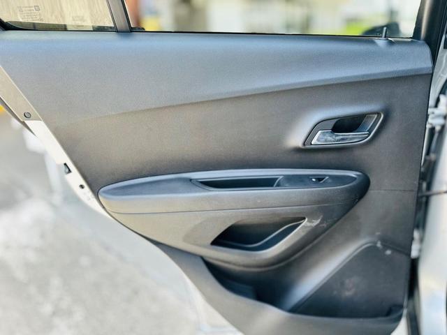 Photo of 2018 Silver Ice Metallic Chevrolet Trax