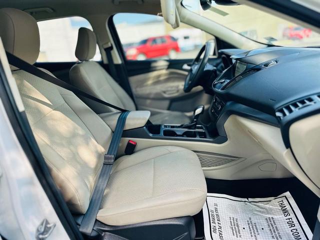 Photo of 2019 Oxford White Ford Escape