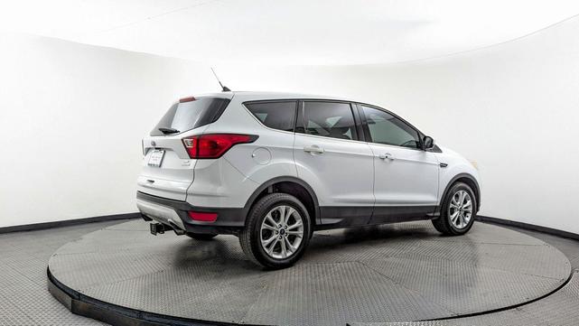 Photo of 2019 Oxford White Ford Escape