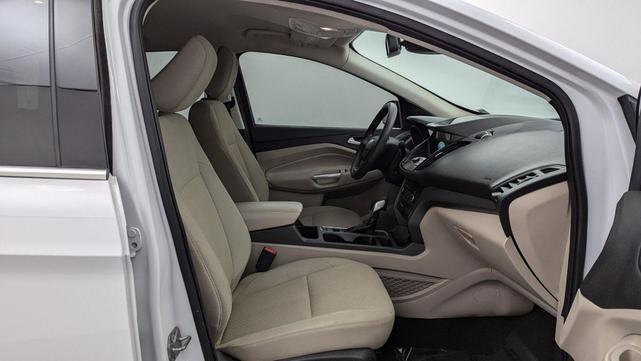 Photo of 2019 Oxford White Ford Escape