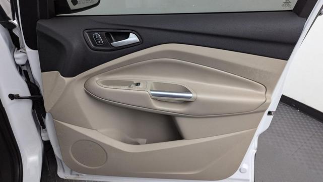 Photo of 2019 Oxford White Ford Escape