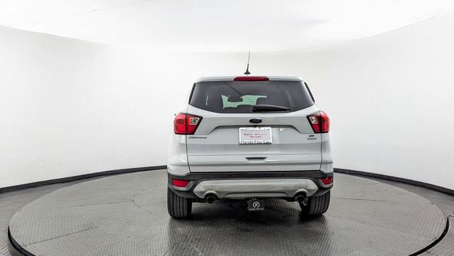Photo of 2019 Oxford White Ford Escape