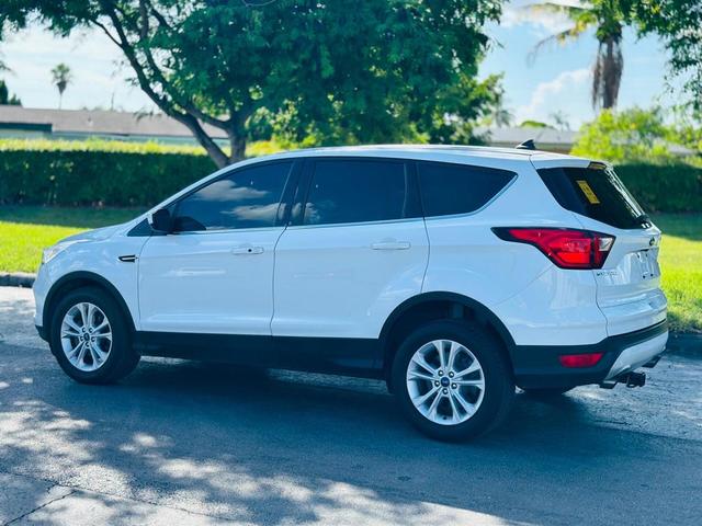 Photo of 2019 Oxford White Ford Escape