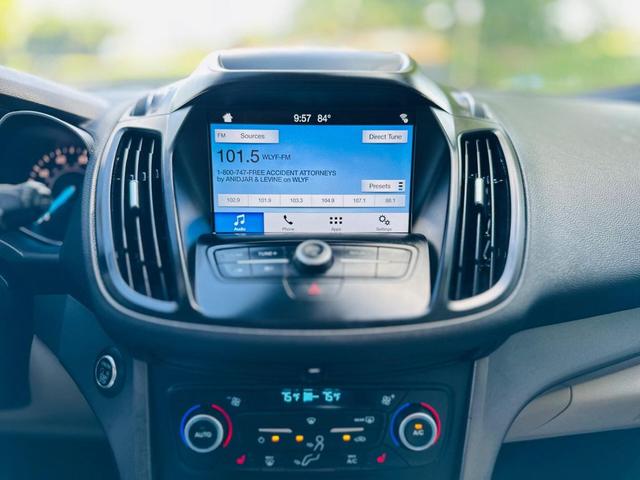 Photo of 2019 Oxford White Ford Escape