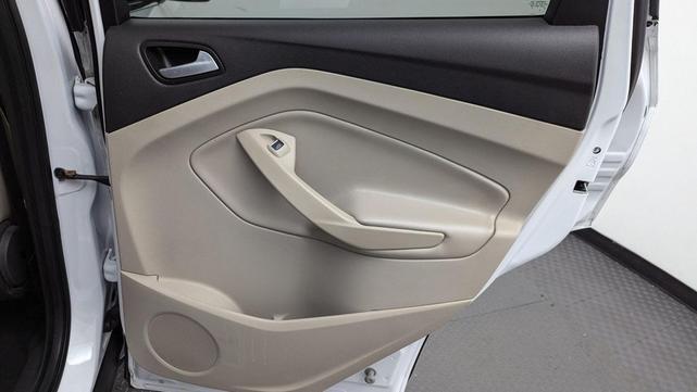 Photo of 2019 Oxford White Ford Escape