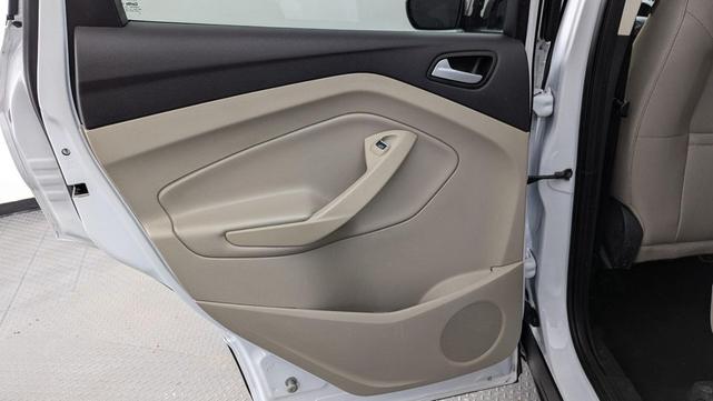 Photo of 2019 Oxford White Ford Escape