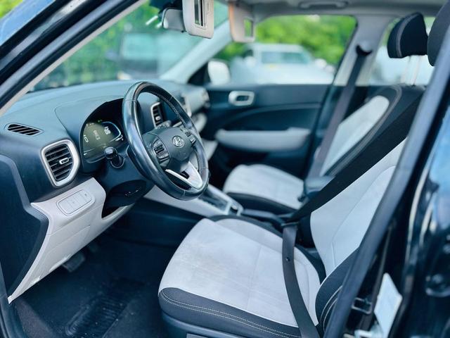 Photo of 2023 Onyx Black Hyundai VENUE