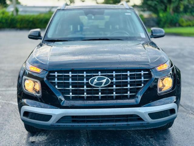 Photo of 2023 Onyx Black Hyundai VENUE