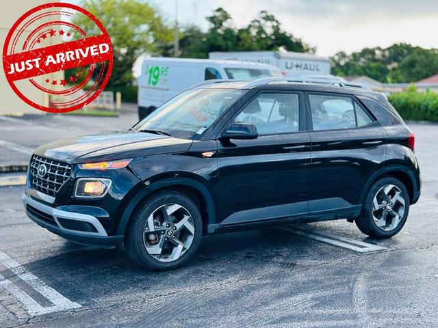 Photo of 2023 Onyx Black Hyundai VENUE