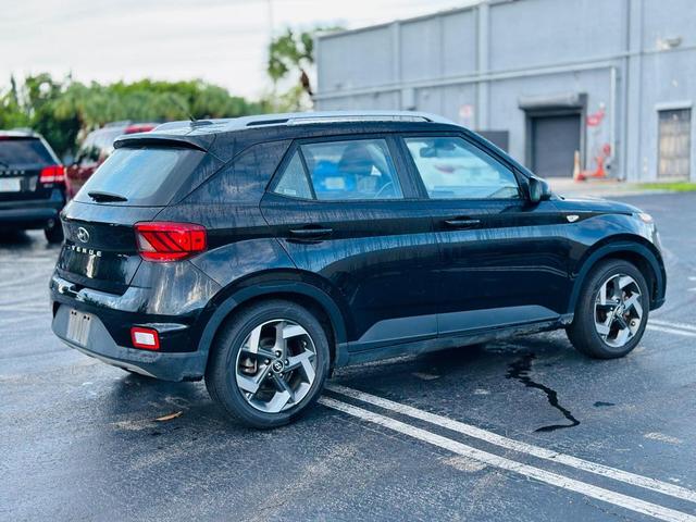Photo of 2023 Onyx Black Hyundai VENUE