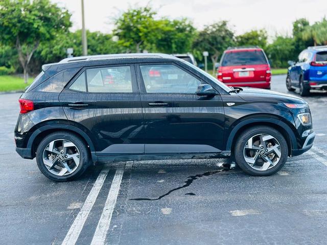 Photo of 2023 Onyx Black Hyundai VENUE