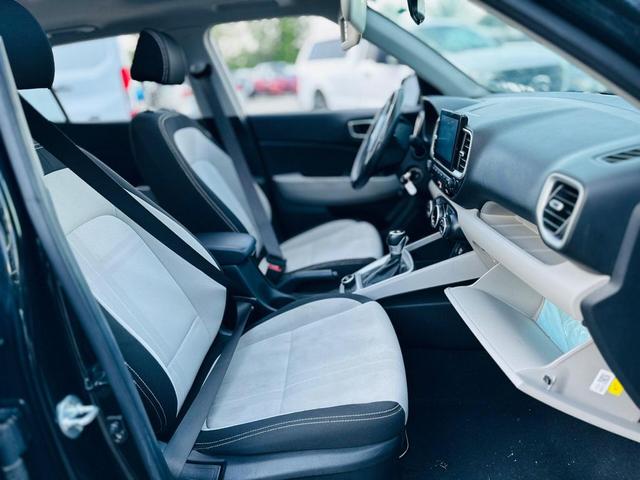 Photo of 2023 Onyx Black Hyundai VENUE