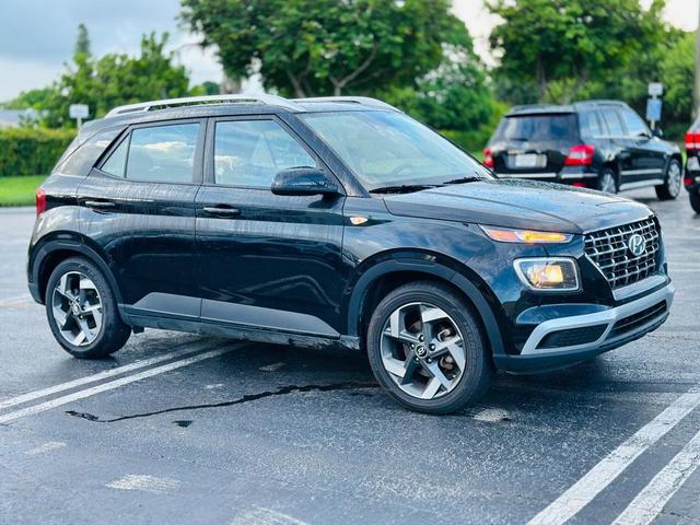 Photo of 2023 Onyx Black Hyundai VENUE