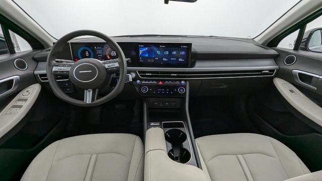 Photo of 2025 Abyss Black Hyundai SONATA