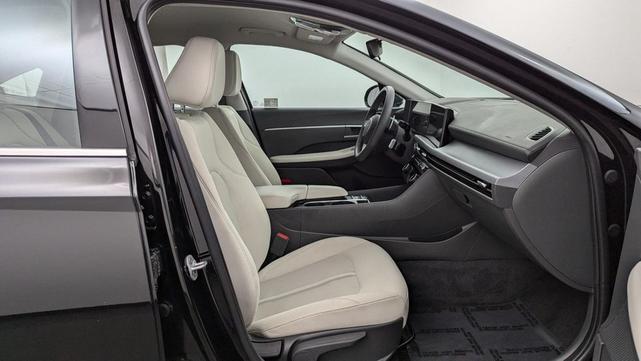 Photo of 2025 Abyss Black Hyundai SONATA
