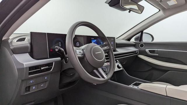 Photo of 2025 Abyss Black Hyundai SONATA