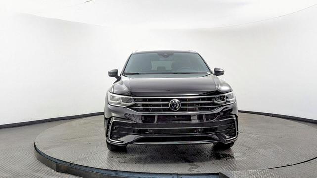 Photo of 2022 Deep Black Pearl Volkswagen Tiguan