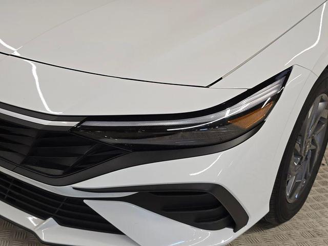 Photo of 2024 Serenity White Hyundai ELANTRA