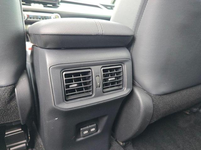 Photo of 2024 Ice Cap Toyota RAV4