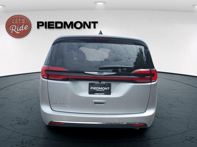 Photo of 2026 Silver Mist Clearcoat Chrysler Pacifica