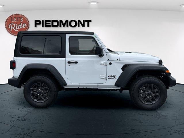 Photo of 2025 Bright White Clearcoat Jeep Wrangler