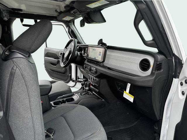 Photo of 2025 Bright White Clearcoat Jeep Wrangler