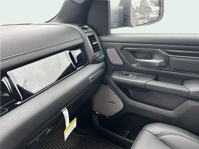 Photo of 2025 Granite Crystal Metallic Clearcoat RAM 1500
